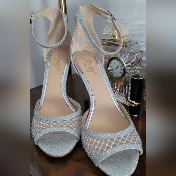 Badgley Mischka  silver ankle strap shoe size 8 NWOT - Picture 2 of 8